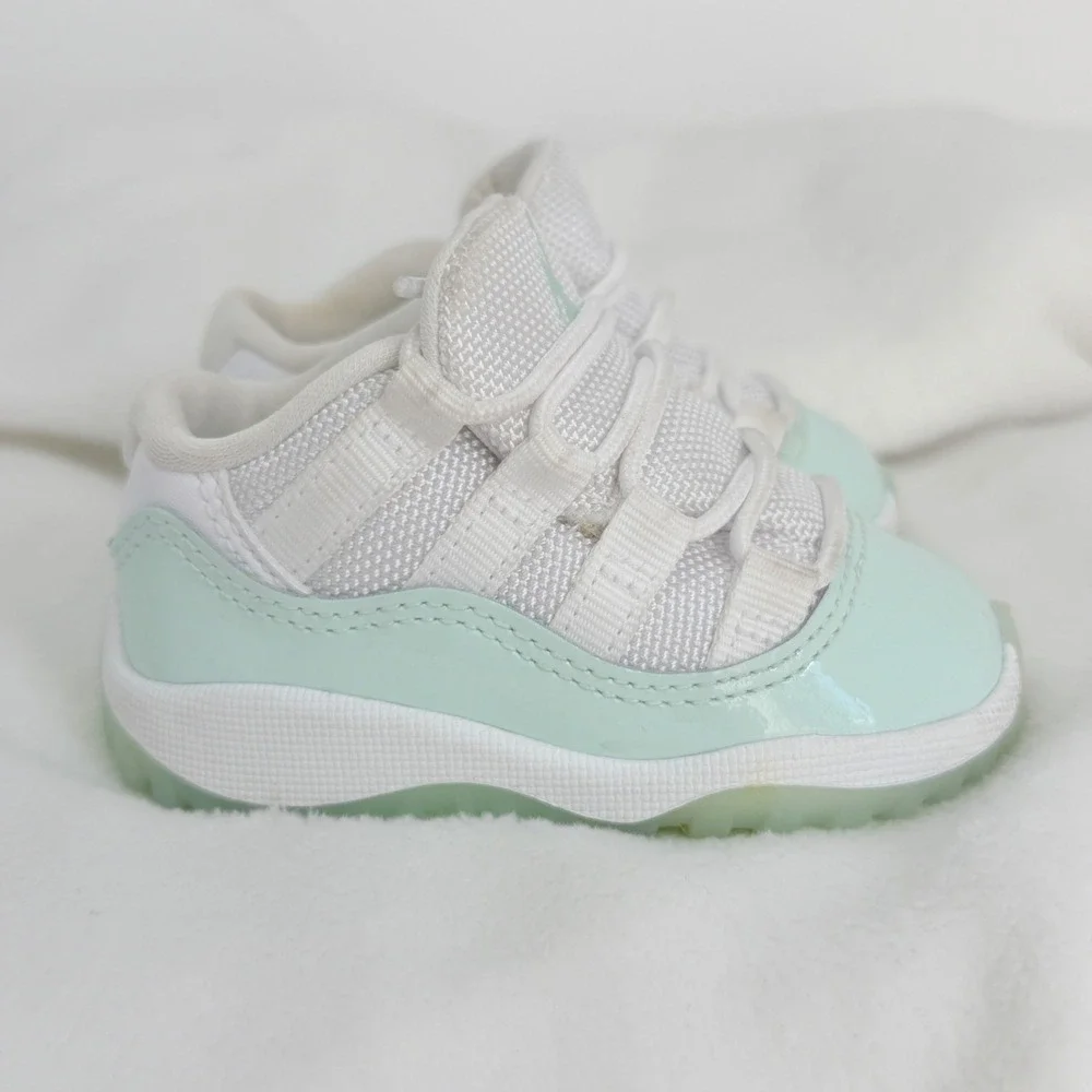 Jordan 11 Retro Low Kids Size 4C White Mint Green Good Patent Leather 645107-103